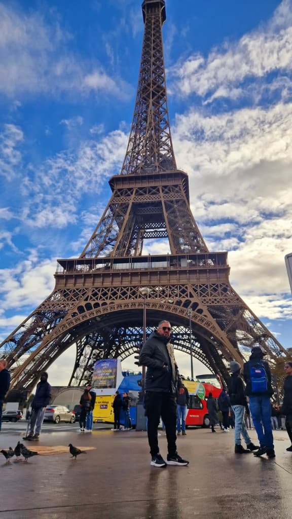 Fondateur Al Assli à Paris, Tour Eiffel